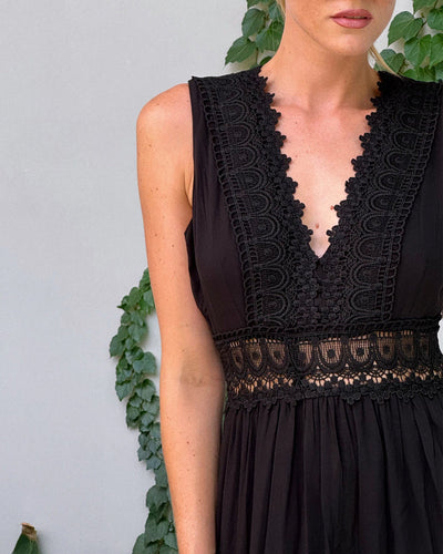 ALYSSA | Midi Sleeveless Dress with V-Neck and Delicate Lace Details
