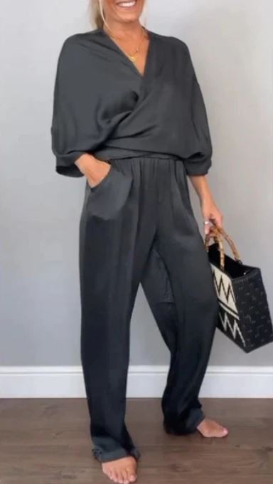 Elegant 2-Piece Set for Women, V-Neck Top and Mercerized Cotton Pants