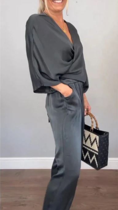 Elegant 2-Piece Set for Women, V-Neck Top and Mercerized Cotton Pants