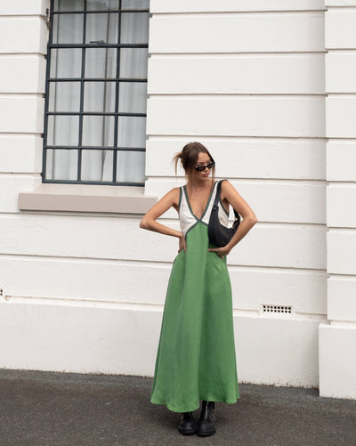 Taura - V-Neck Sleeveless Color Block Dress