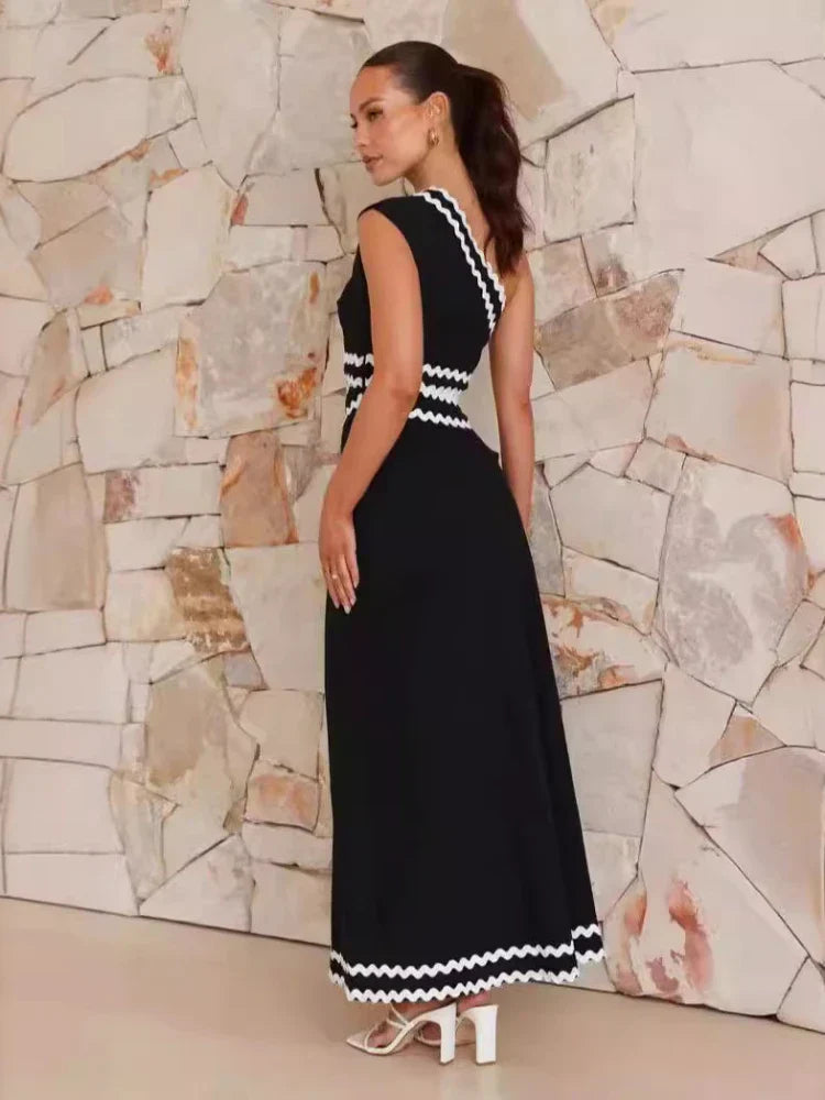Maevina – Elegant Sleeveless Dress