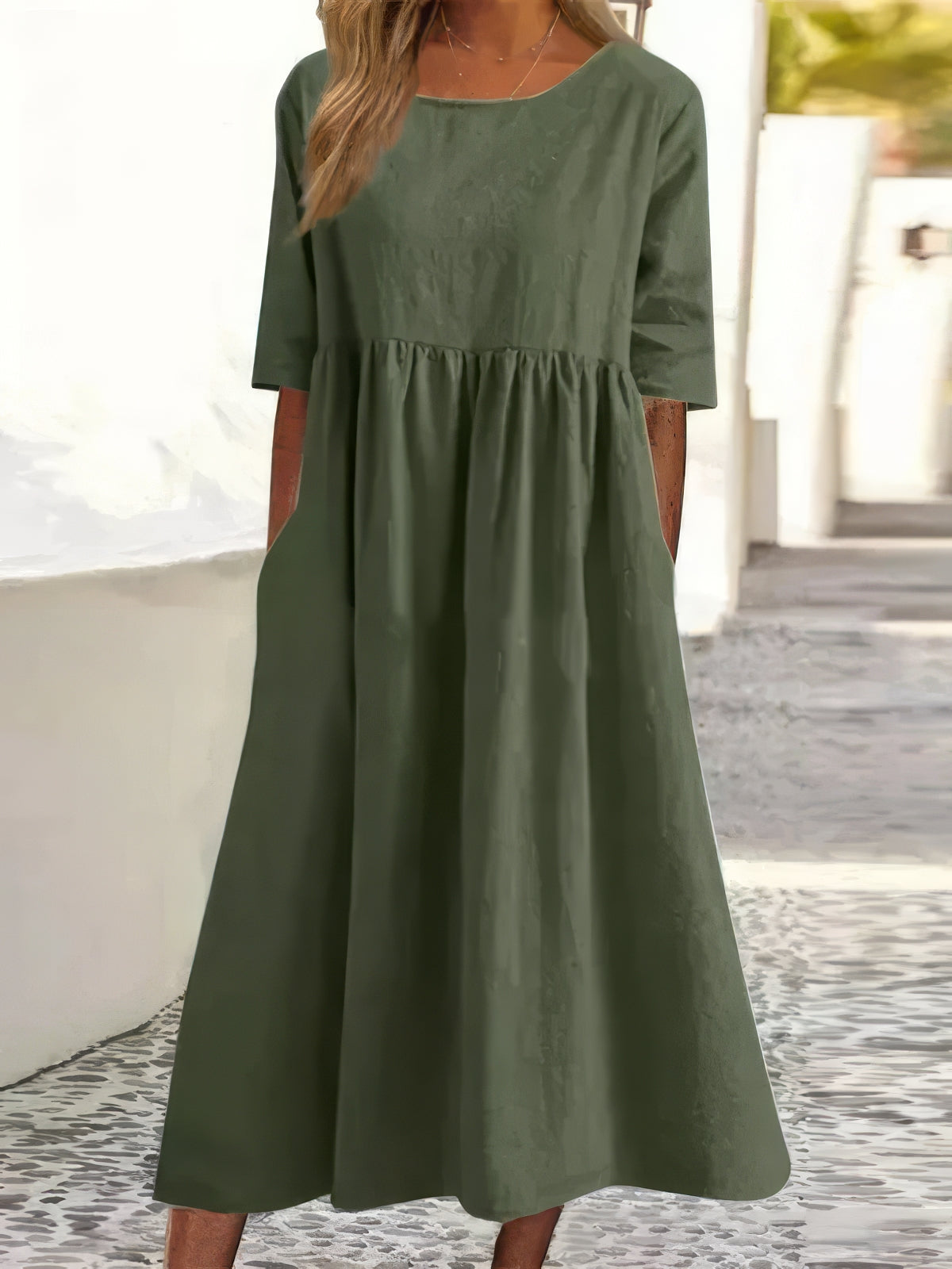 Cotton dress with round collar and pockets